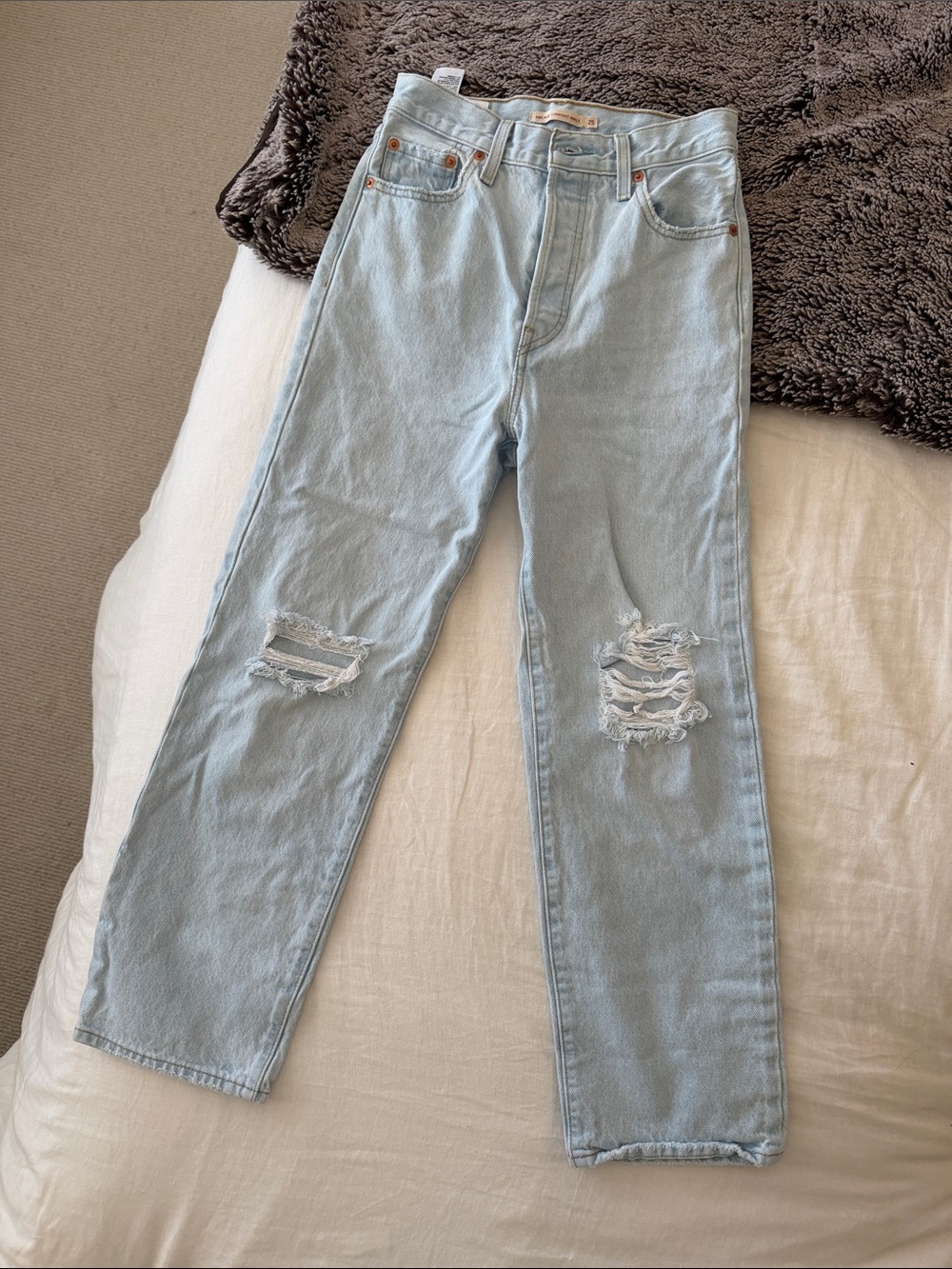 Levi's Ripped Ribcage Straight Leg Ankle Jeans - Picture 3 of 6
